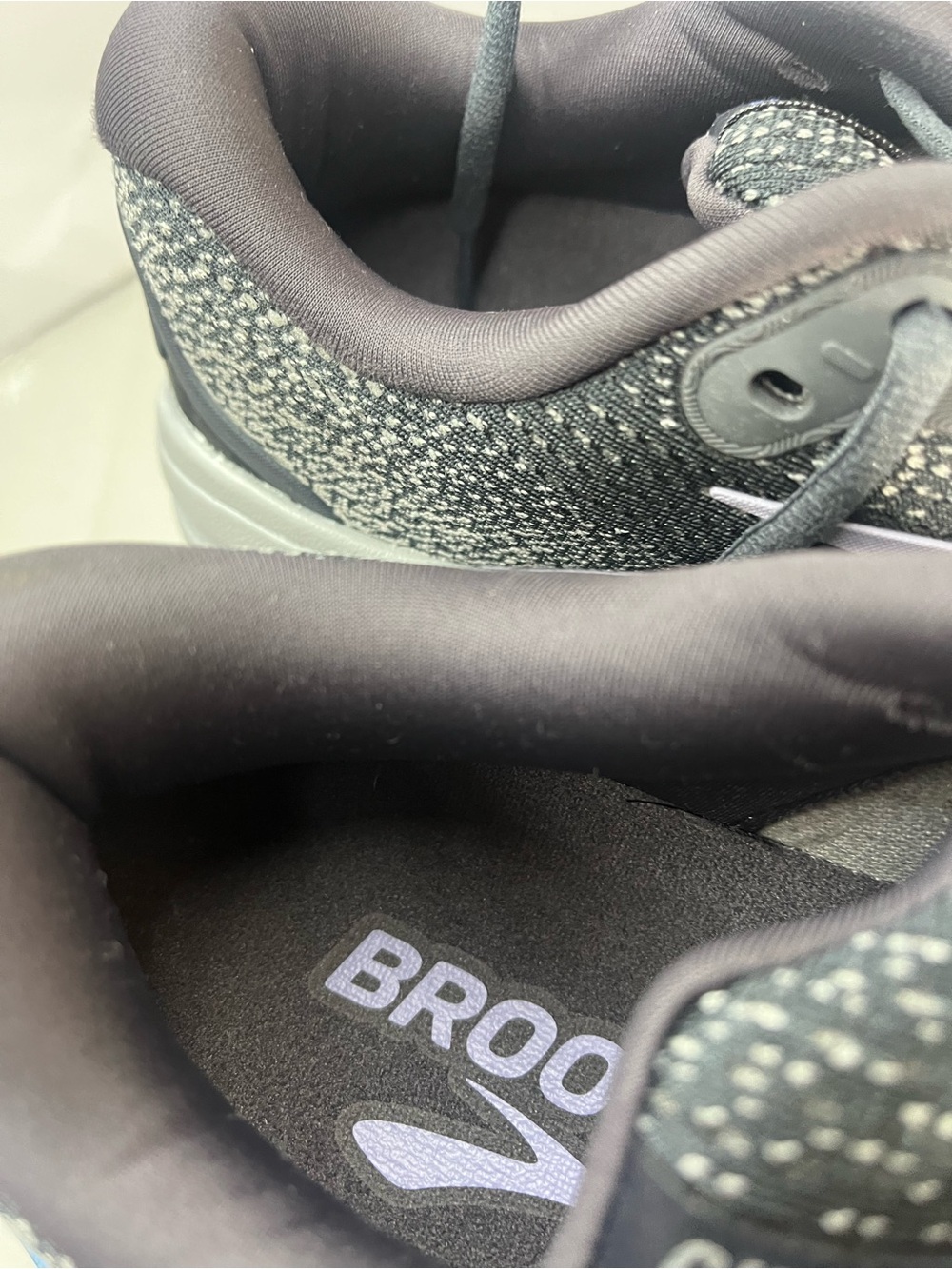 Brooks goes Max 2 woman’s size 10 like new - Picture 7 of 16
